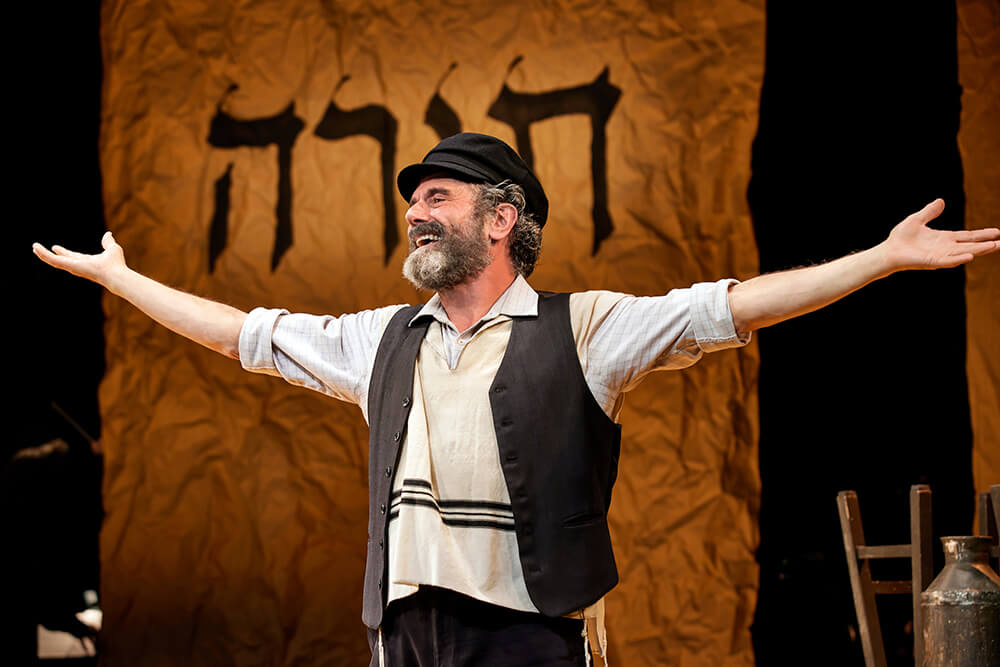 Steven Skybell in Fiddler on the Roof in Yiddish © Jeremy Daniel